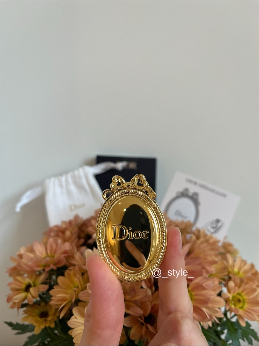 Dior Medallion Sparkle Lip Balm - Picture 3 of 7
